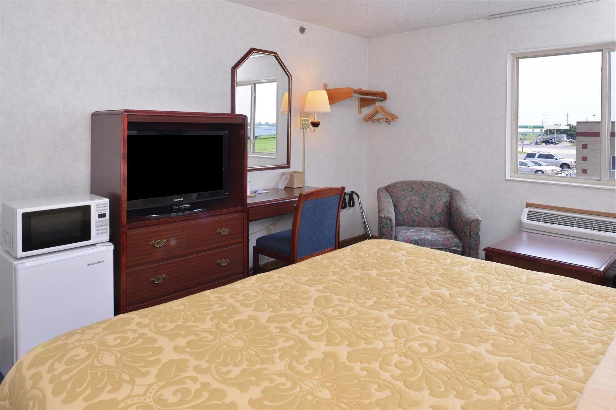 Americas Best Value Inn-Wenona Exterior photo